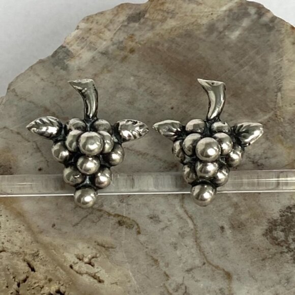 VTG Sterling Silver 925 Mexico Grapes Bunch Fruit Figural Screw Back Earrings - Picture 2 of 15